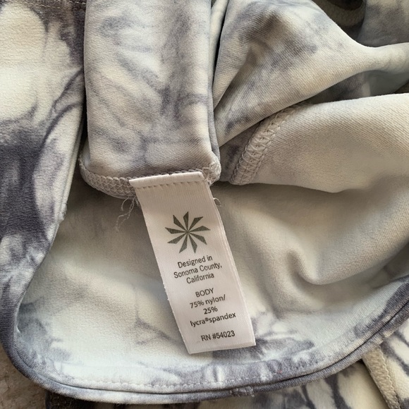 Athleta Salutation 7/8 Tie Dye Leggings - Picture 4 of 5